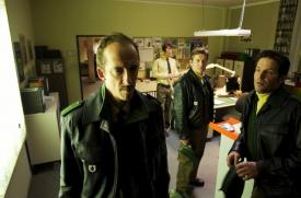 Der Herr Langner (Rudolf Krause) ermittelt diesmal verdeckt - und hat es nicht leicht mit den neuen Kollgen Jung und Schön. 