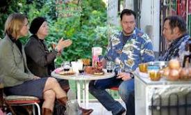 Kleiner Schnack bei Wein aus dem Tetra pak