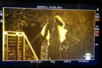 Emma im Regen vor Mitternacht