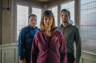 Zwei Ermittler, eine Verdächtige