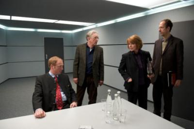 Langner ermittelt diesmal zur Tarnung mit Schnauzbart